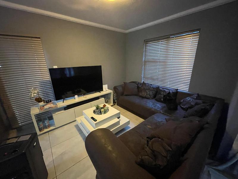 2 Bedroom Property for Sale in Kannoniers Park North West